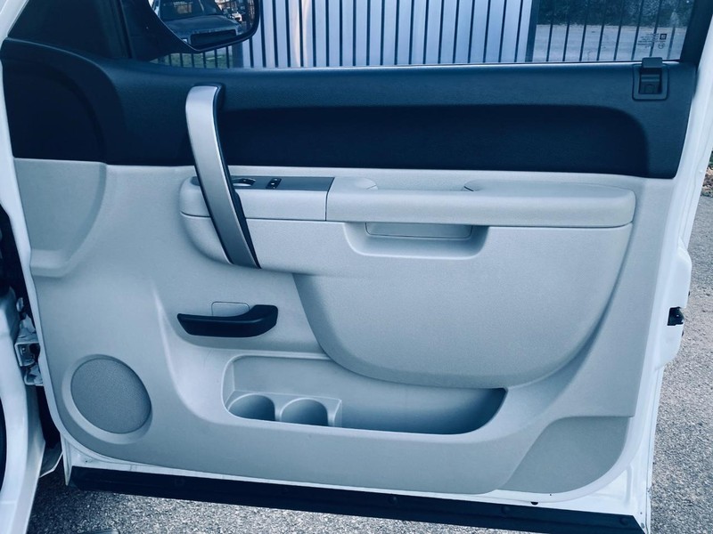 Chevrolet Silverado 1500 Vehicle Full-screen Gallery Image 18