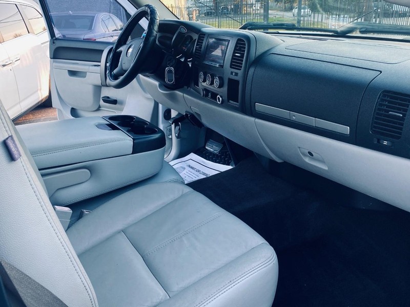 Chevrolet Silverado 1500 Vehicle Full-screen Gallery Image 19