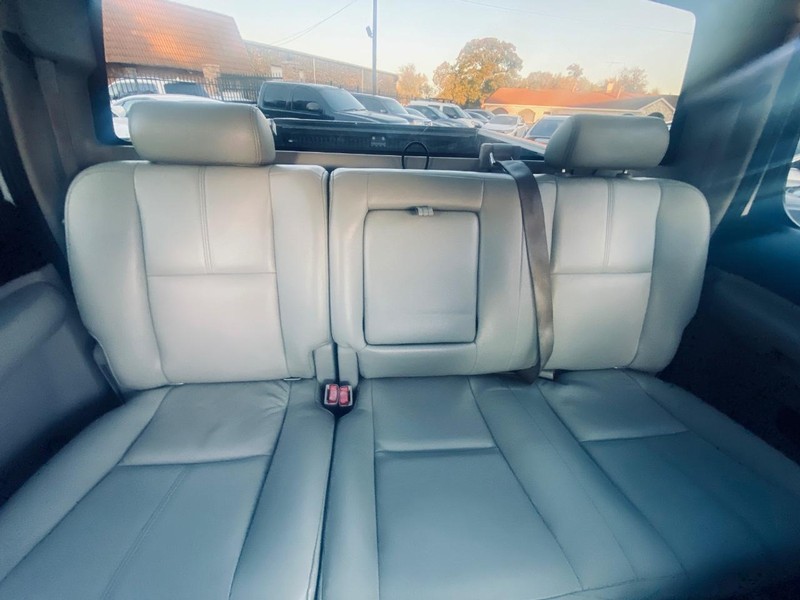 Chevrolet Silverado 1500 Vehicle Full-screen Gallery Image 21