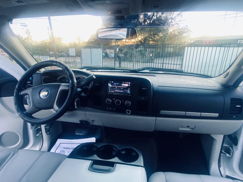 Chevrolet Silverado 1500 Vehicle Full-screen Gallery Image 22