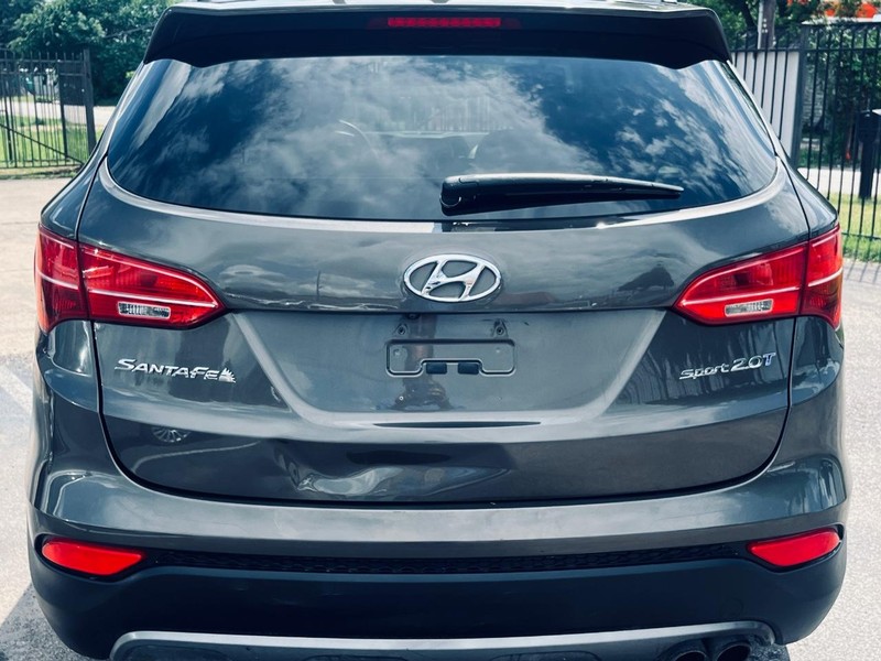 Hyundai Santa Fe Sport Vehicle Full-screen Gallery Image 04