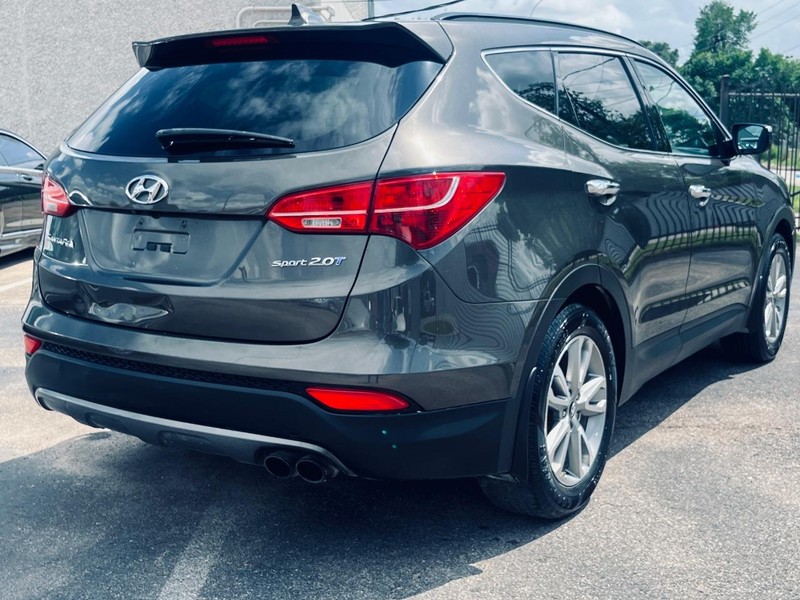 Hyundai Santa Fe Sport Vehicle Full-screen Gallery Image 06
