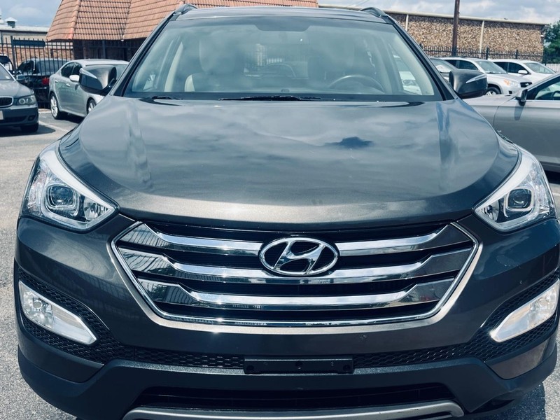 Hyundai Santa Fe Sport Vehicle Full-screen Gallery Image 09