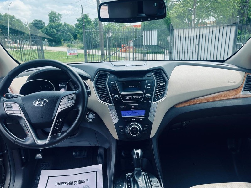 Hyundai Santa Fe Sport Vehicle Full-screen Gallery Image 23