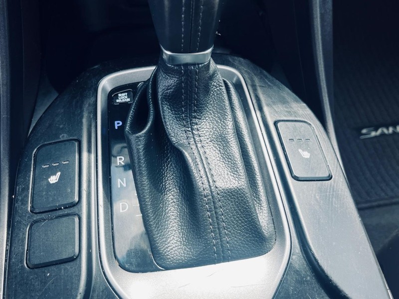 Hyundai Santa Fe Sport Vehicle Full-screen Gallery Image 27