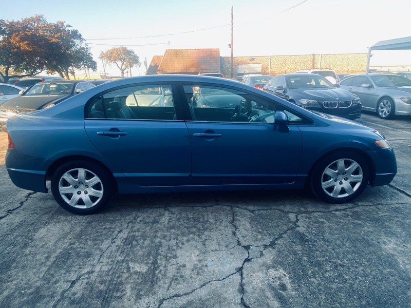 Honda Civic Sedan Vehicle Full-screen Gallery Image 02