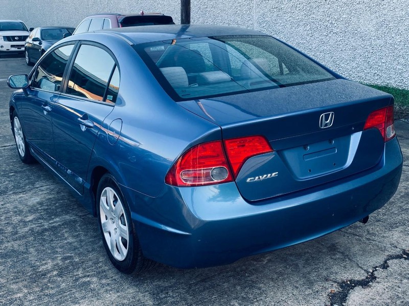 Honda Civic Sedan Vehicle Full-screen Gallery Image 06