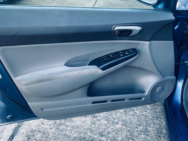 Honda Civic Sedan Vehicle Full-screen Gallery Image 11