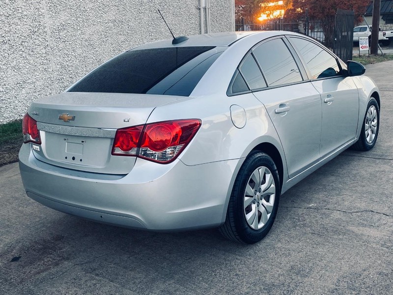 Chevrolet Cruze Limited Vehicle Full-screen Gallery Image 06