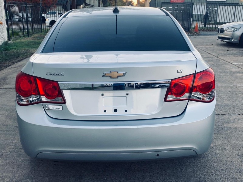 Chevrolet Cruze Limited Vehicle Full-screen Gallery Image 07