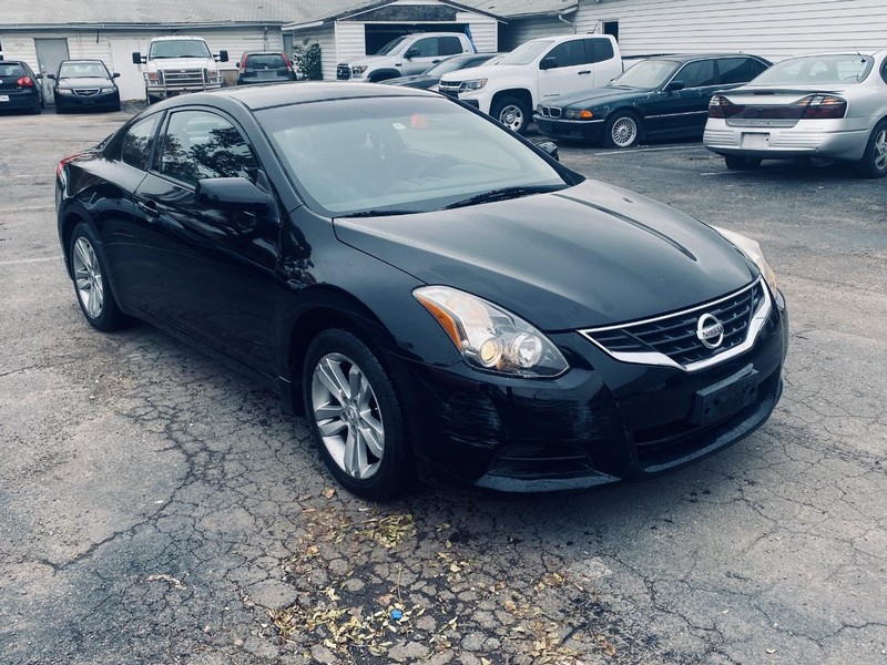 Nissan Altima Vehicle Full-screen Gallery Image 08