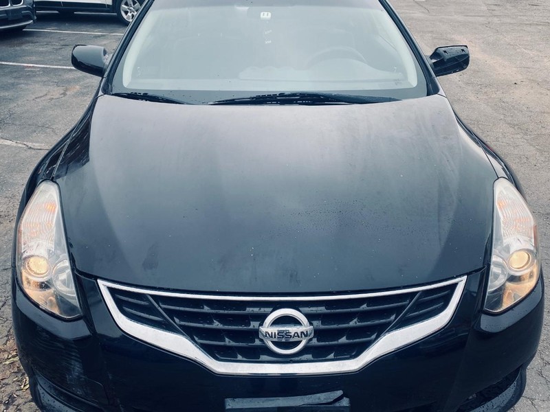 Nissan Altima Vehicle Full-screen Gallery Image 09