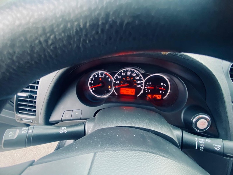 Nissan Altima Vehicle Full-screen Gallery Image 21