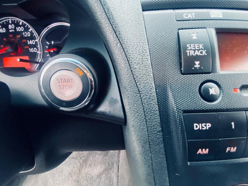 Nissan Altima Vehicle Full-screen Gallery Image 22