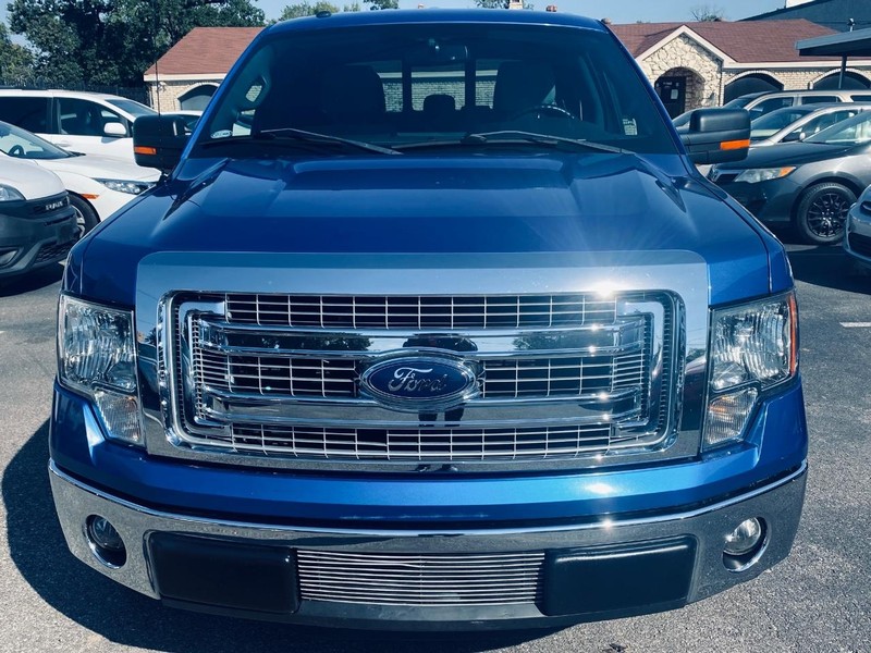Ford F-150 Vehicle Full-screen Gallery Image 09