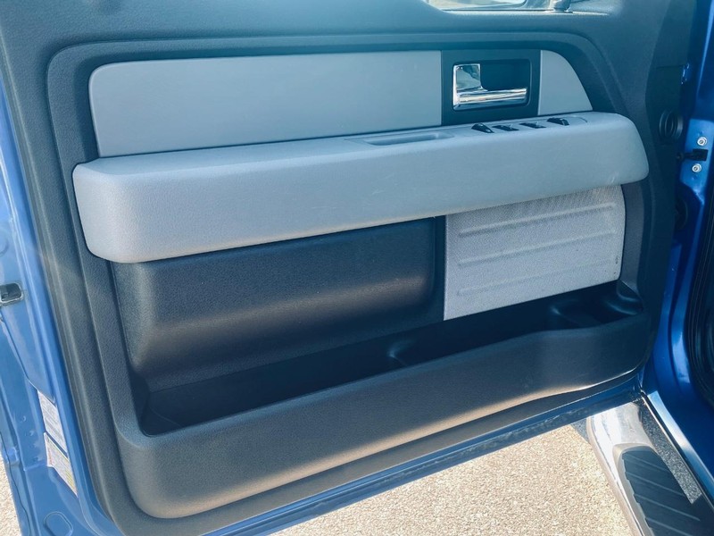 Ford F-150 Vehicle Full-screen Gallery Image 11