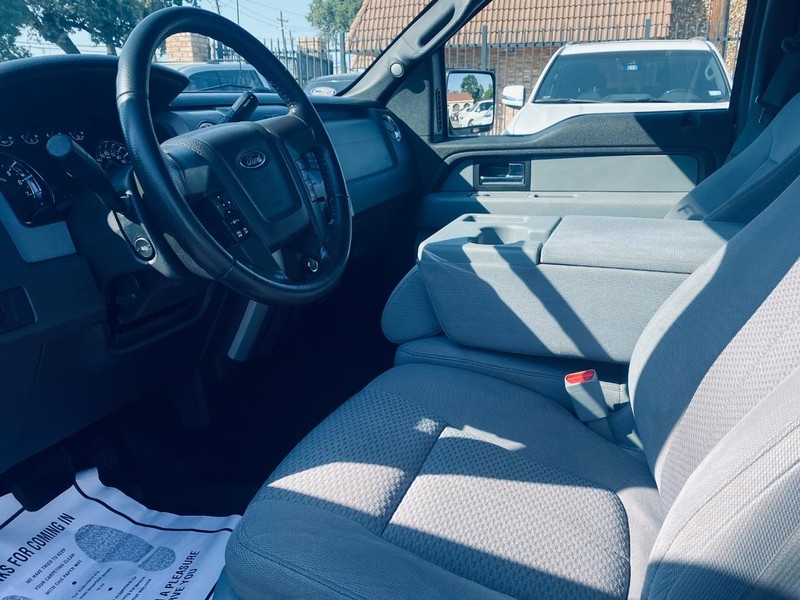 Ford F-150 Vehicle Full-screen Gallery Image 12