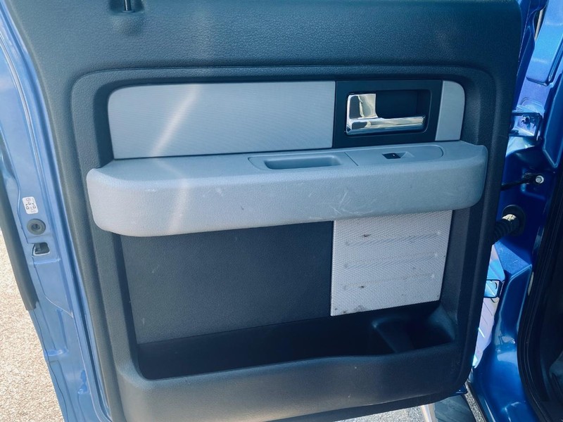 Ford F-150 Vehicle Full-screen Gallery Image 13