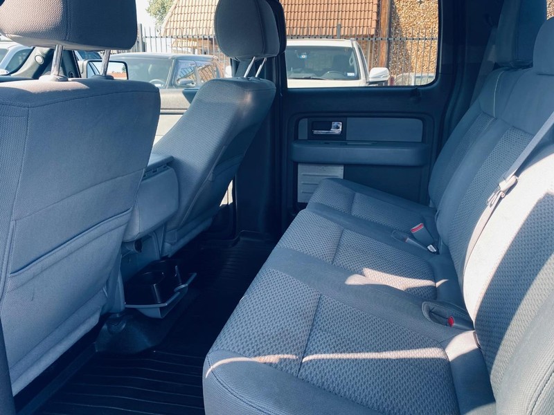 Ford F-150 Vehicle Full-screen Gallery Image 14