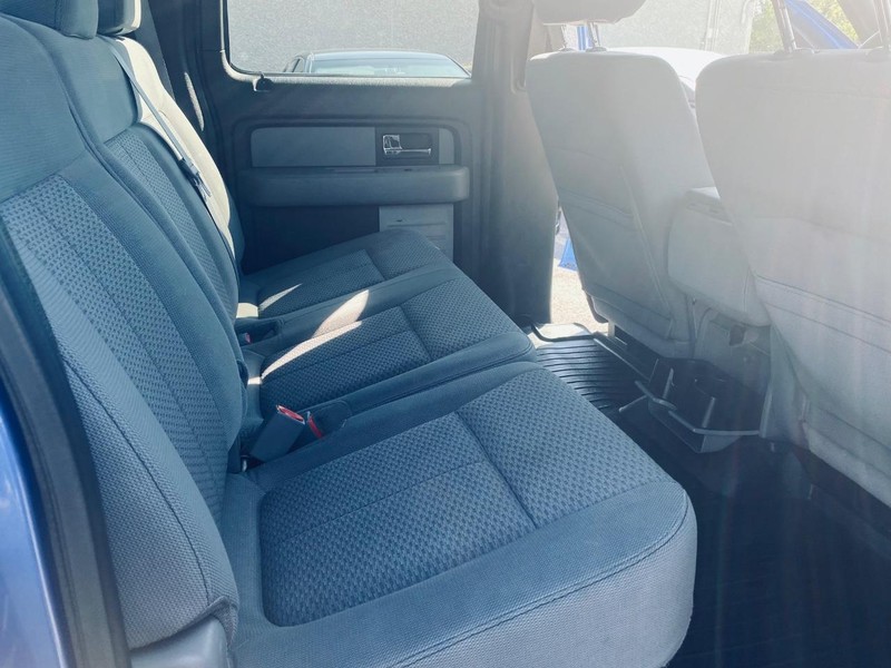 Ford F-150 Vehicle Full-screen Gallery Image 17