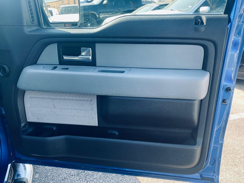 Ford F-150 Vehicle Full-screen Gallery Image 18