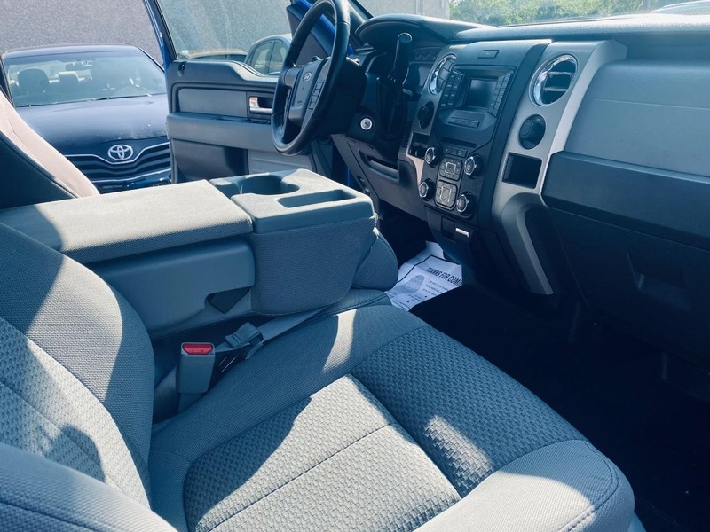 Ford F-150 Vehicle Full-screen Gallery Image 19