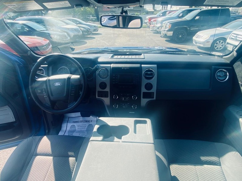 Ford F-150 Vehicle Full-screen Gallery Image 21