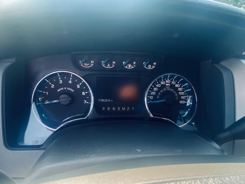 Ford F-150 Vehicle Full-screen Gallery Image 22