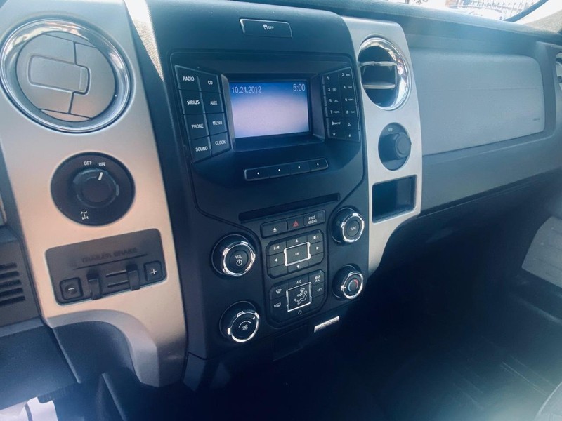 Ford F-150 Vehicle Full-screen Gallery Image 23