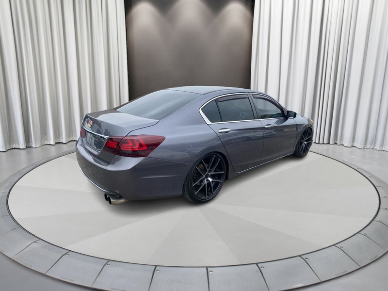 Honda Accord Sedan Vehicle Full-screen Gallery Image 02