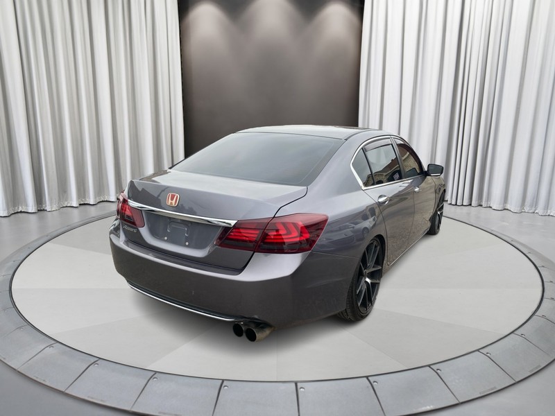 Honda Accord Sedan Vehicle Full-screen Gallery Image 03