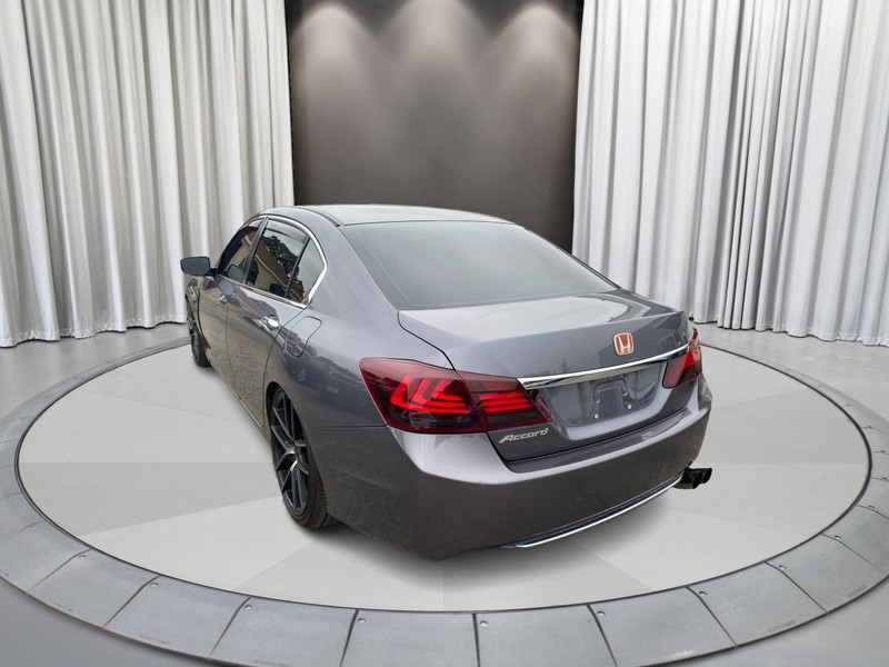 Honda Accord Sedan Vehicle Full-screen Gallery Image 06