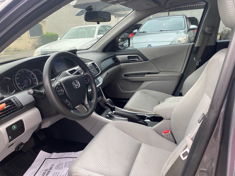 Honda Accord Sedan Vehicle Full-screen Gallery Image 11