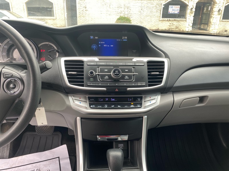 Honda Accord Sedan Vehicle Full-screen Gallery Image 16