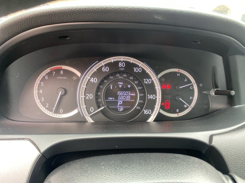 Honda Accord Sedan Vehicle Full-screen Gallery Image 17