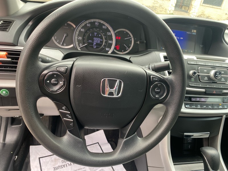 Honda Accord Sedan Vehicle Full-screen Gallery Image 18