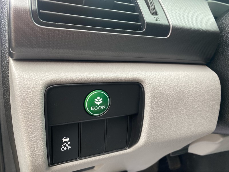 Honda Accord Sedan Vehicle Full-screen Gallery Image 19