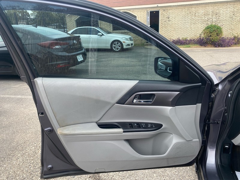 Honda Accord Sedan Vehicle Full-screen Gallery Image 21