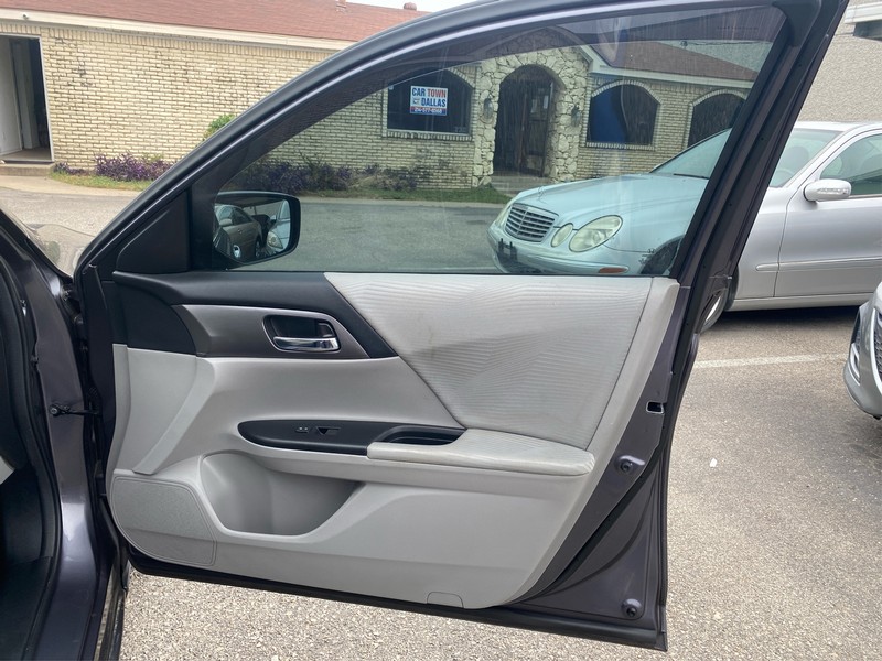Honda Accord Sedan Vehicle Full-screen Gallery Image 22