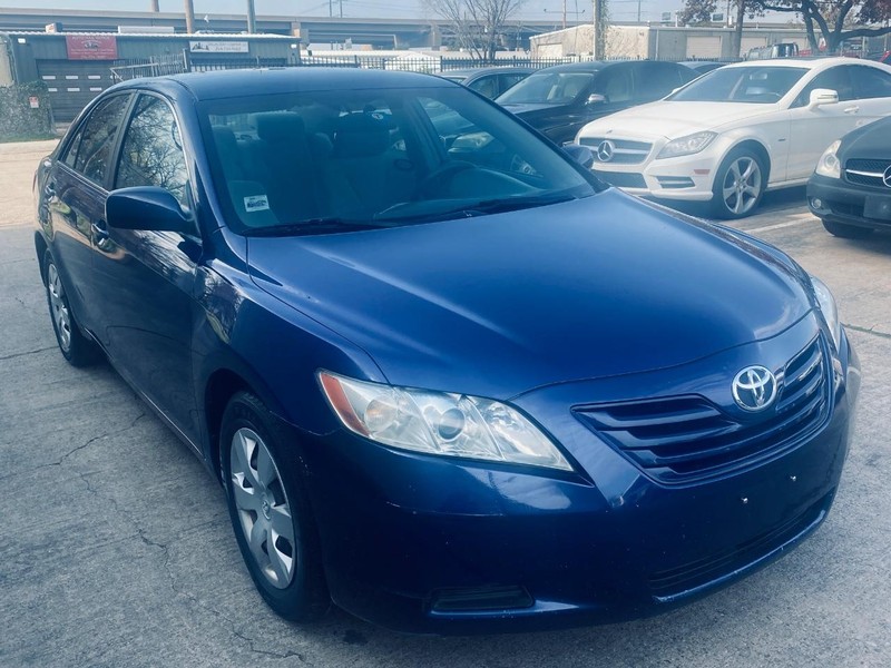 Toyota Camry Vehicle Full-screen Gallery Image 08