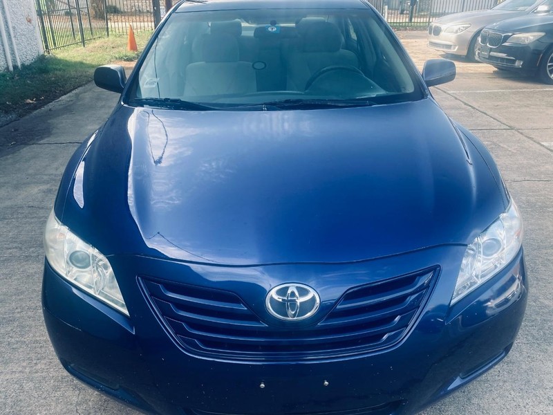 Toyota Camry Vehicle Full-screen Gallery Image 09