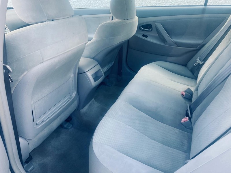 Toyota Camry Vehicle Full-screen Gallery Image 14