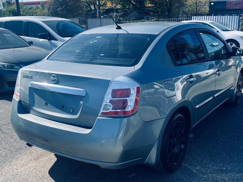 Nissan Sentra Vehicle Full-screen Gallery Image 06