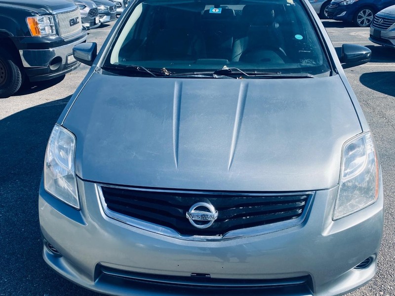 Nissan Sentra Vehicle Full-screen Gallery Image 09