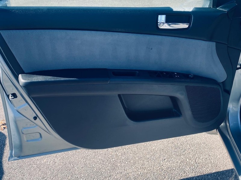 Nissan Sentra Vehicle Full-screen Gallery Image 11