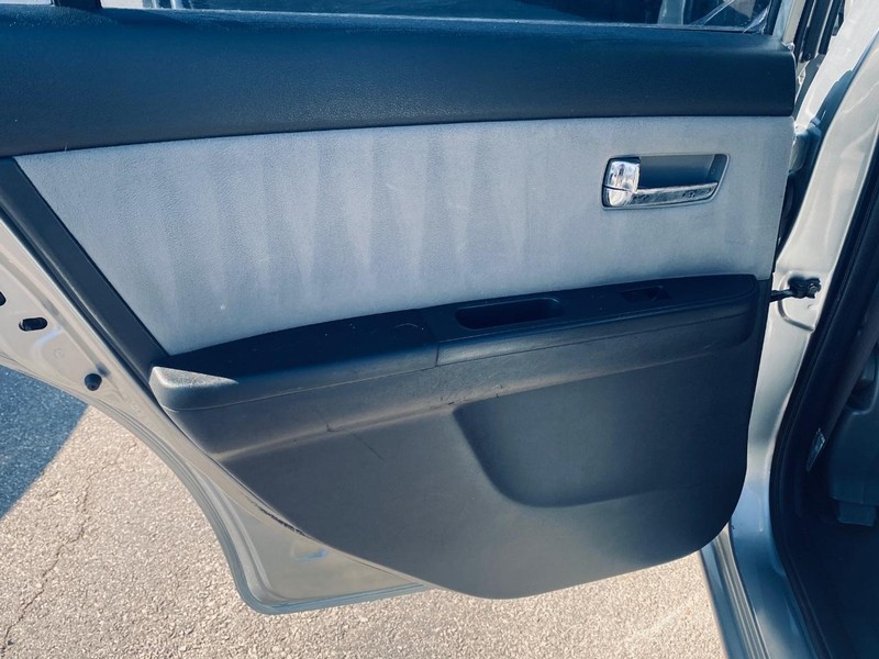 Nissan Sentra Vehicle Full-screen Gallery Image 13