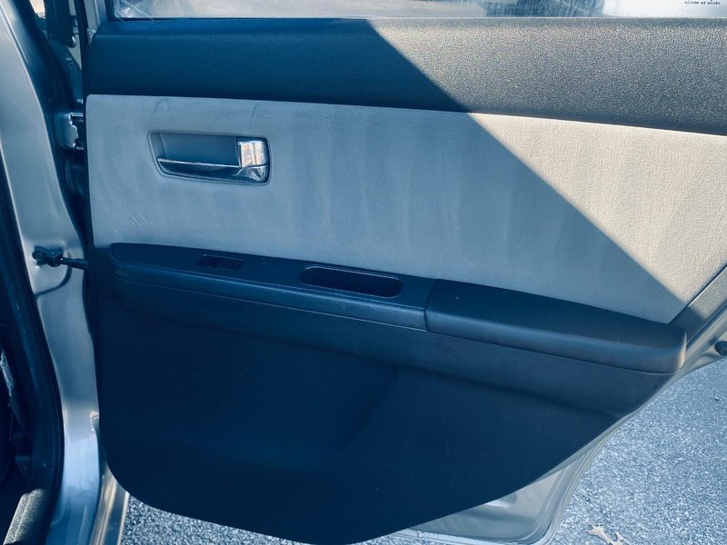 Nissan Sentra Vehicle Full-screen Gallery Image 16