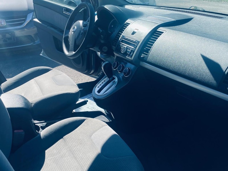 Nissan Sentra Vehicle Full-screen Gallery Image 19