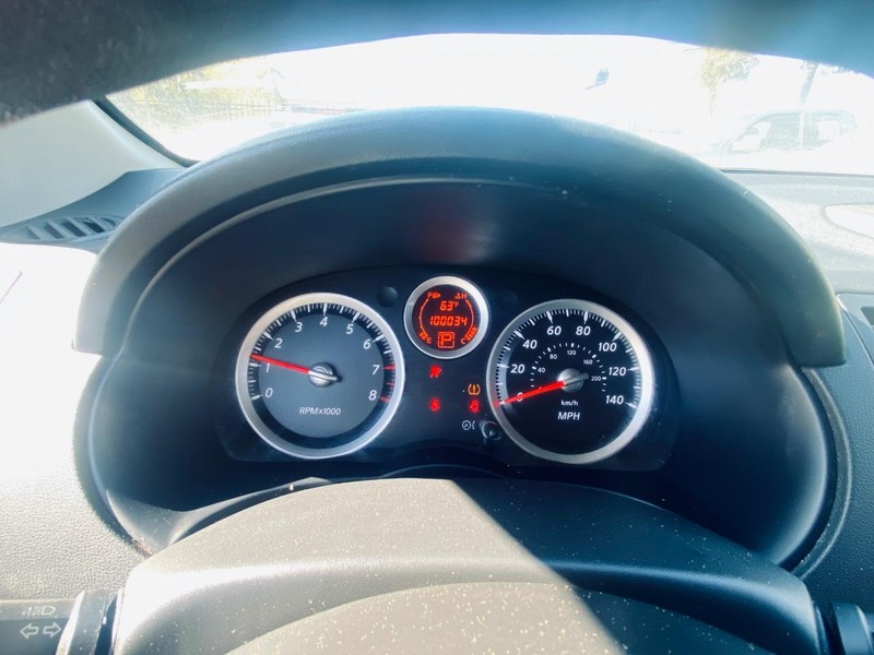 Nissan Sentra Vehicle Full-screen Gallery Image 24