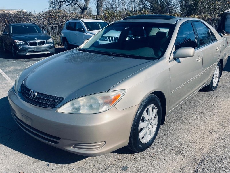 Toyota Camry Vehicle Full-screen Gallery Image 03